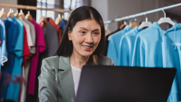 Manufacturing operator using tablet on shop floor to track production tasks and inventory in real time
